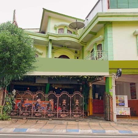 Oyo Life 3103 Opo Homestay & Kost مالانغ المظهر الخارجي الصورة