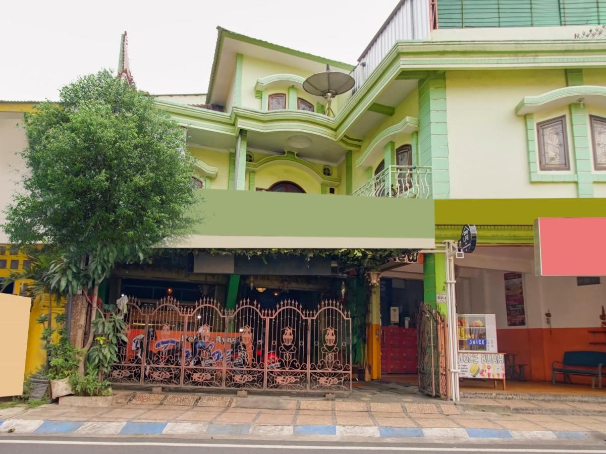Oyo Life 3103 Opo Homestay & Kost مالانغ المظهر الخارجي الصورة