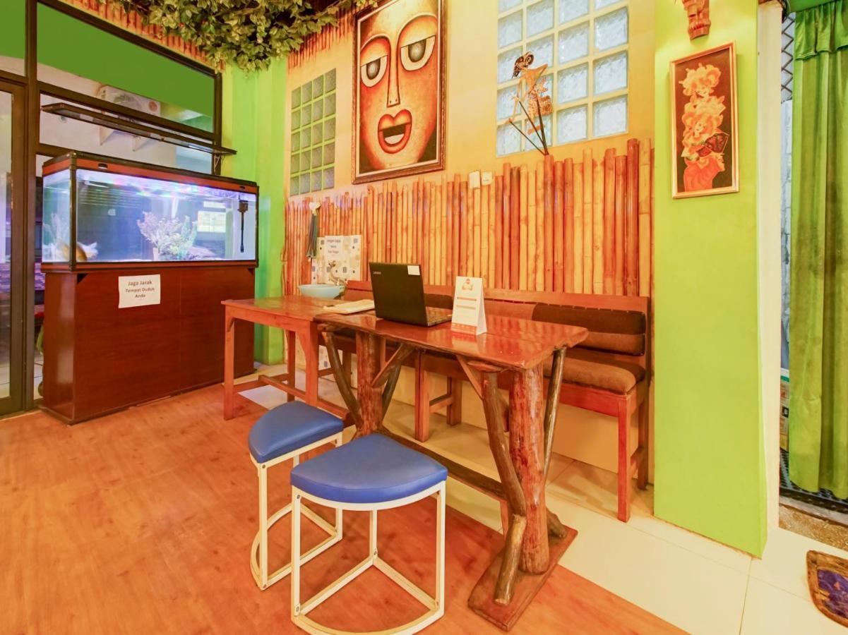 Oyo Life 3103 Opo Homestay & Kost مالانغ المظهر الخارجي الصورة