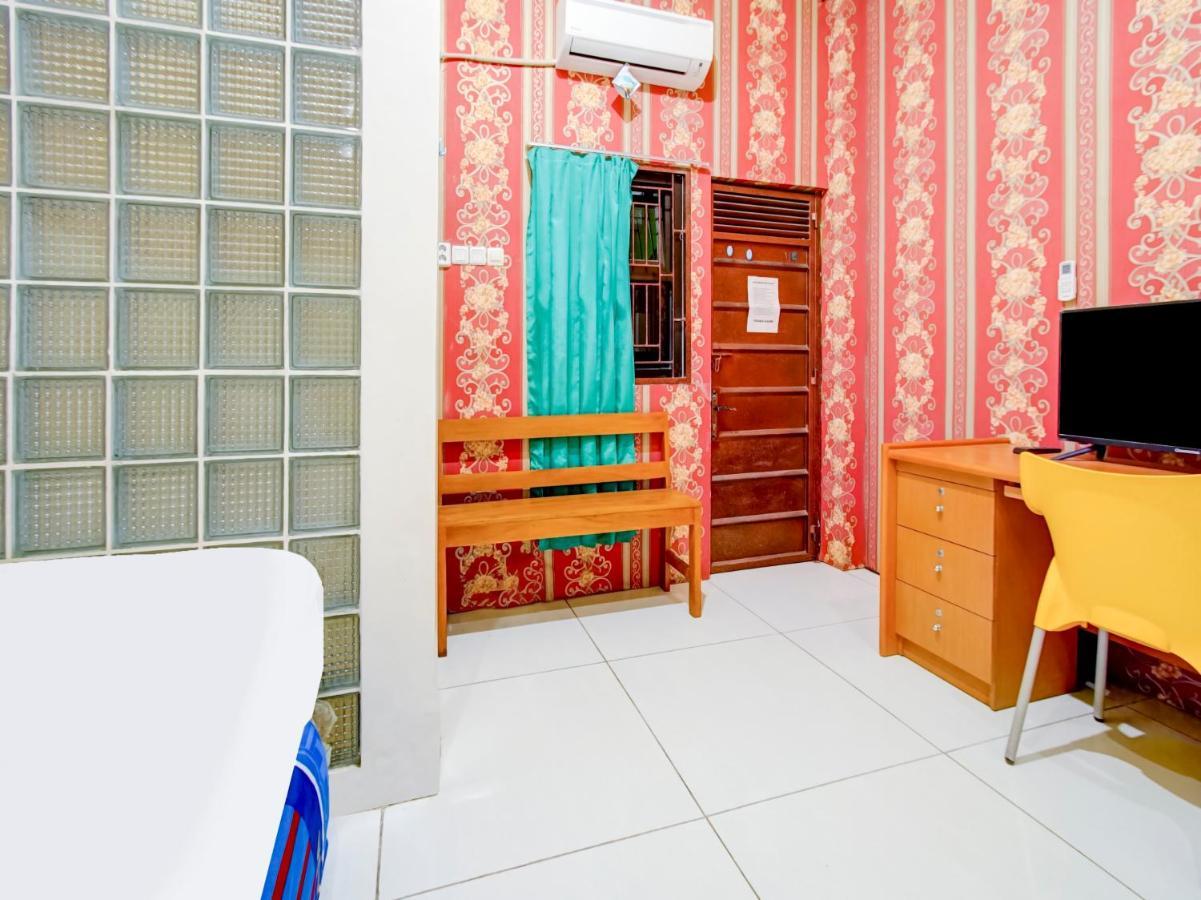 Oyo Life 3103 Opo Homestay & Kost مالانغ المظهر الخارجي الصورة