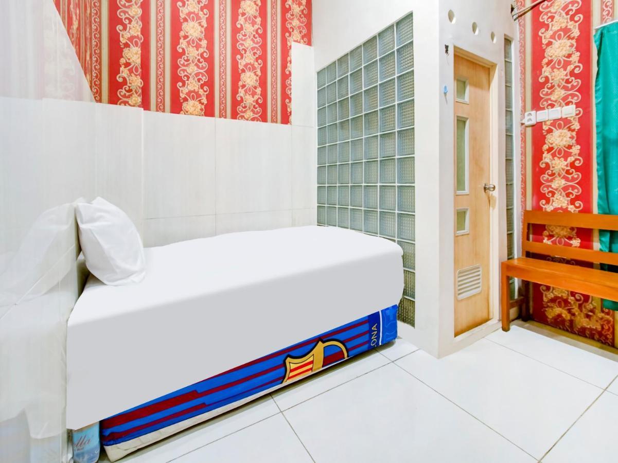 Oyo Life 3103 Opo Homestay & Kost مالانغ المظهر الخارجي الصورة