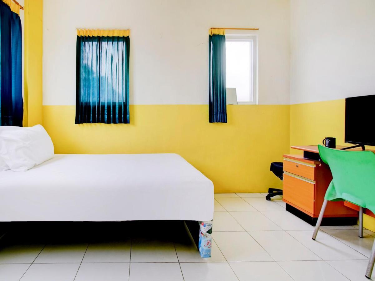 Oyo Life 3103 Opo Homestay & Kost مالانغ المظهر الخارجي الصورة