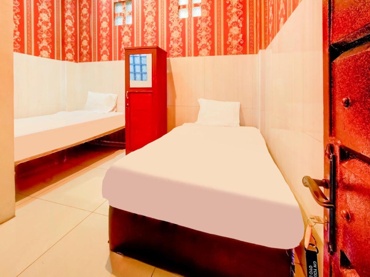Oyo Life 3103 Opo Homestay & Kost مالانغ المظهر الخارجي الصورة